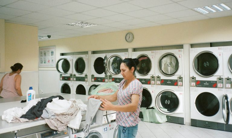 12 Contoh Brosur Laundry Menarik Yang Bisa Jadi Referensi